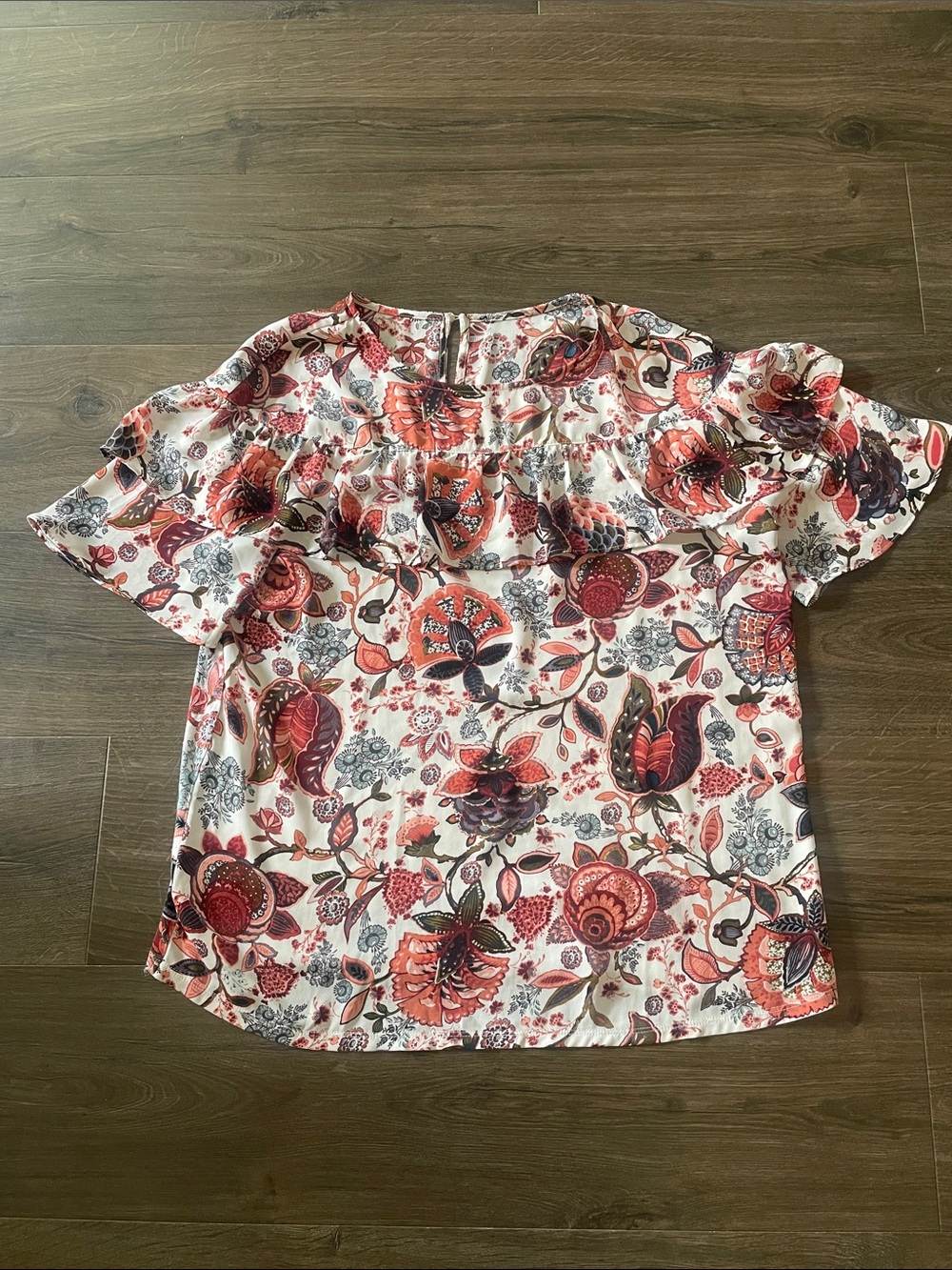 LOFT Short-Sleeve Floral Ruffle Blouse - Cream w/ Maroon & Blue Patterns Large